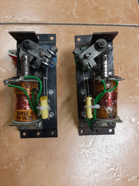 PINBALL- FLIPPER MECHANIZM ŁAPKI FLIPPER ASSEMBLY DATA EAST-SEGA